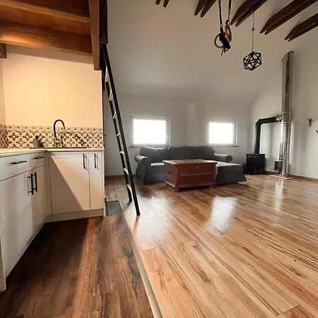 Climb Cottage Komarno Екстер'єр фото