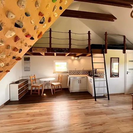 Climb Cottage Komarno Екстер'єр фото